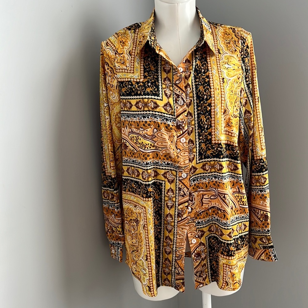 Fashion Nova. Printed blouse. Size medium.